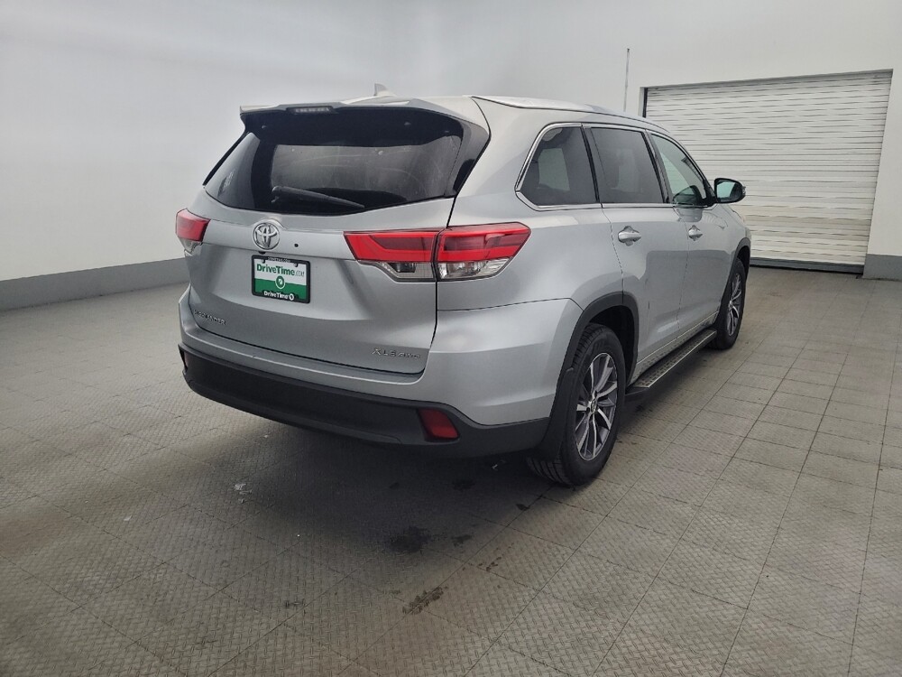 2018 Toyota Highlander in New Castle, DE 19720 - 18117216 9