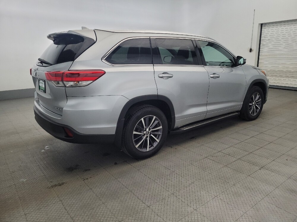 2018 Toyota Highlander in New Castle, DE 19720 - 18117216 10