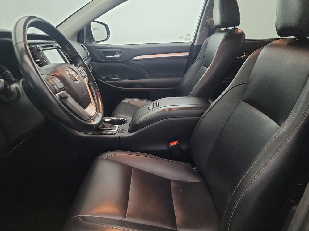 2018 Toyota Highlander in New Castle, DE 19720 - 18117216 17