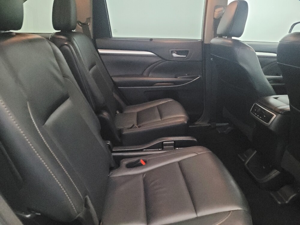 2018 Toyota Highlander in New Castle, DE 19720 - 18117216 19