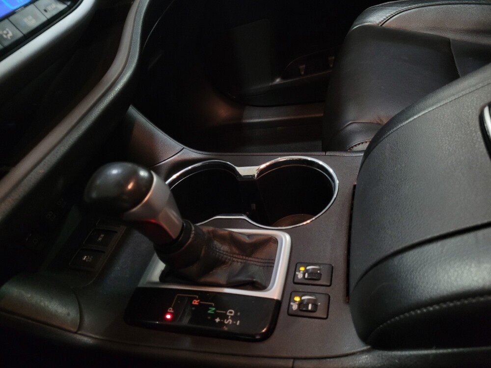 2018 Toyota Highlander in New Castle, DE 19720 - 18117216 26