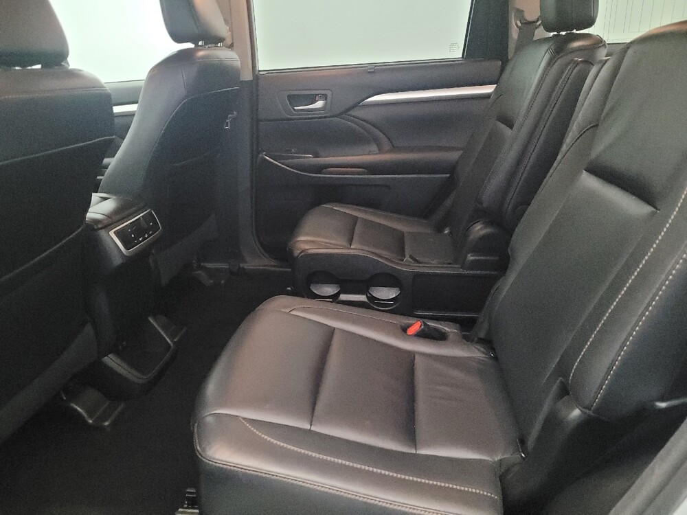 2018 Toyota Highlander in New Castle, DE 19720 - 18117216 18