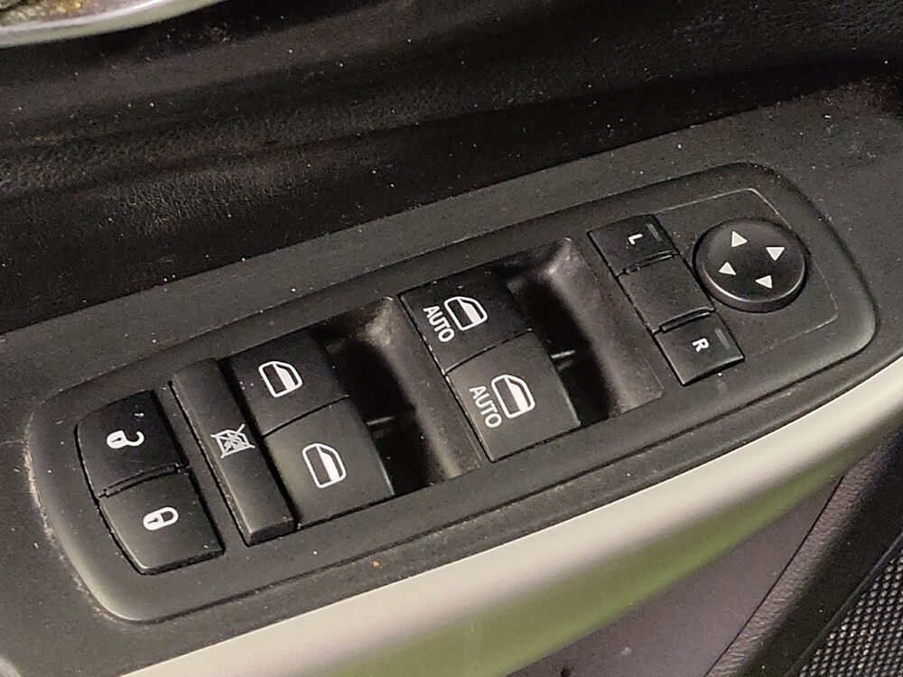 2018 Jeep Cherokee in Tampa, FL 33619 - 18117305 27