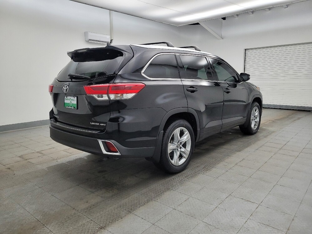 2019 Toyota Highlander in Toledo, OH 43617 - 18117325 10