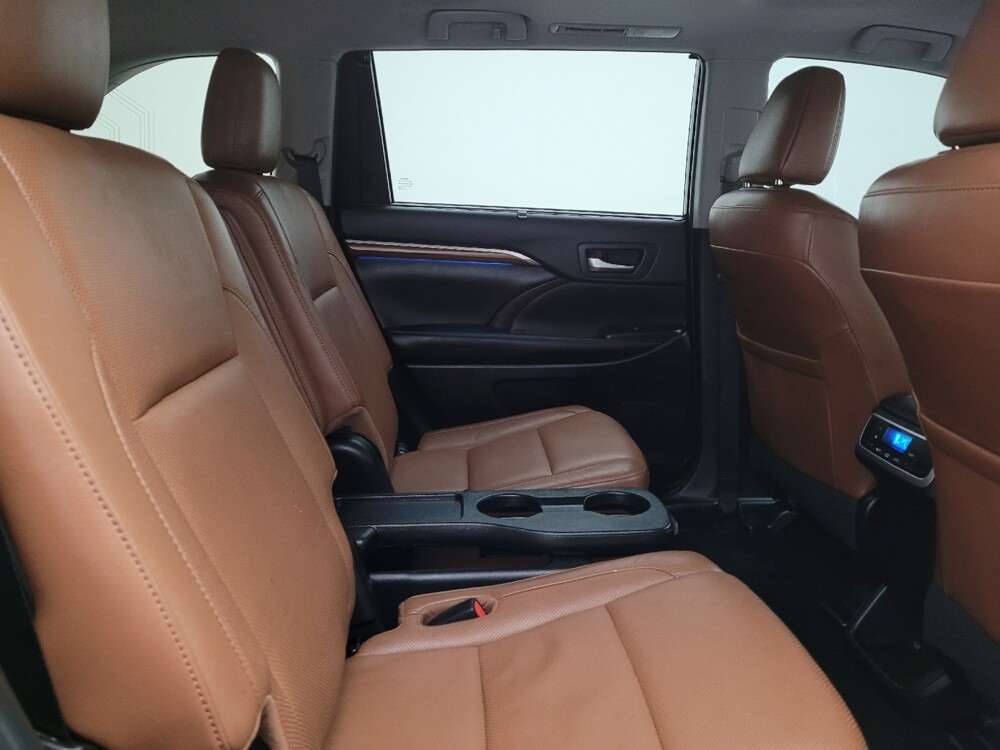 2019 Toyota Highlander in Toledo, OH 43617 - 18117325 19