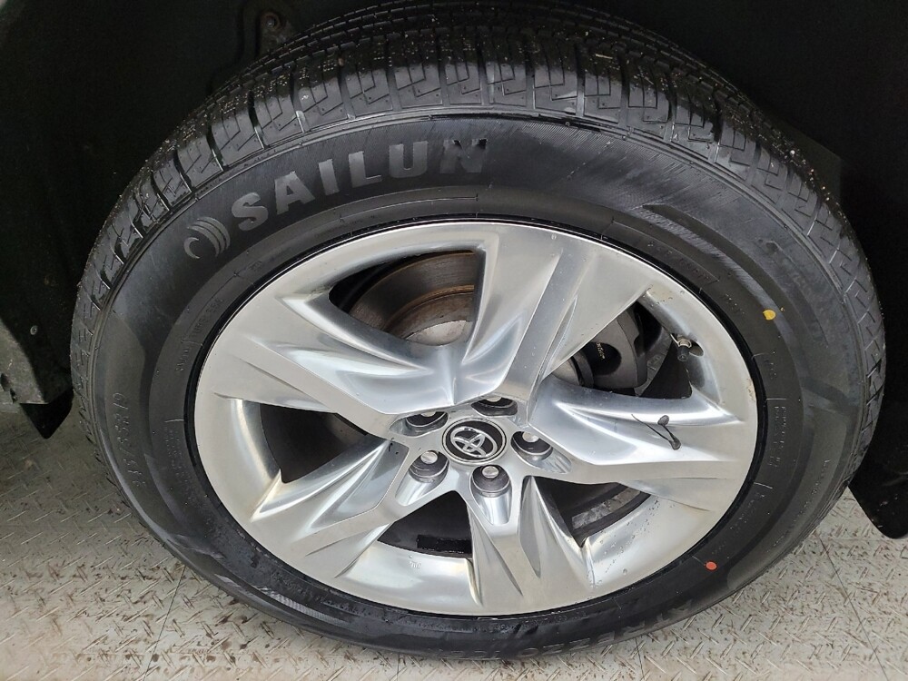 2019 Toyota Highlander in Toledo, OH 43617 - 18117325 31