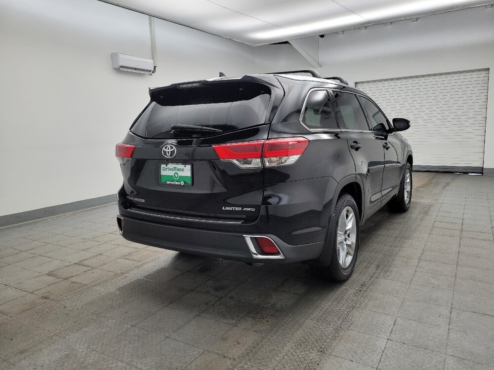2019 Toyota Highlander in Toledo, OH 43617 - 18117325 9