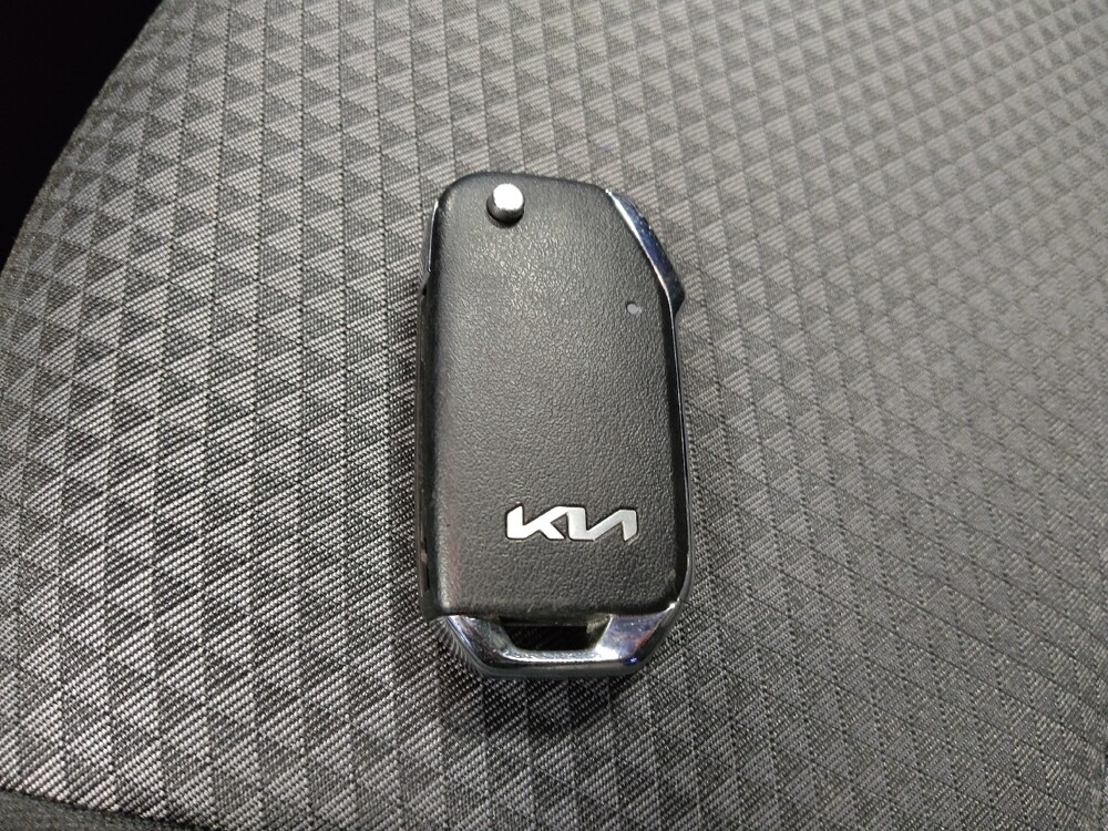 2025 Kia Soul in Glendale, AZ 85301 - 18117364 32