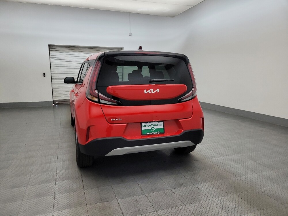 2025 Kia Soul in Glendale, AZ 85301 - 18117364 6