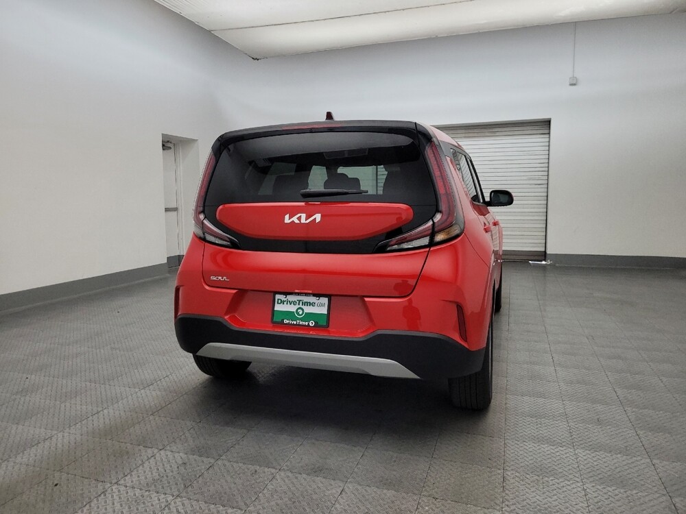 2025 Kia Soul in Glendale, AZ 85301 - 18117364 7
