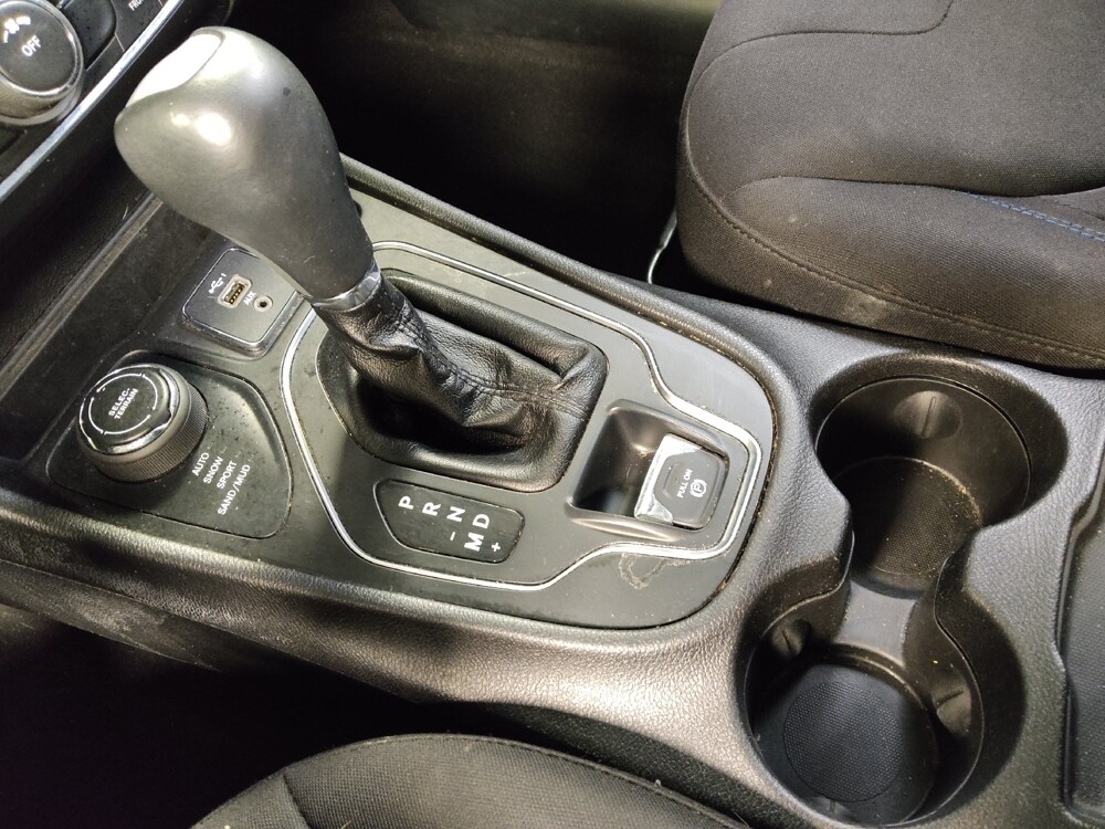 2019 Jeep Cherokee in Houston, TX 77034 - 18117376 26