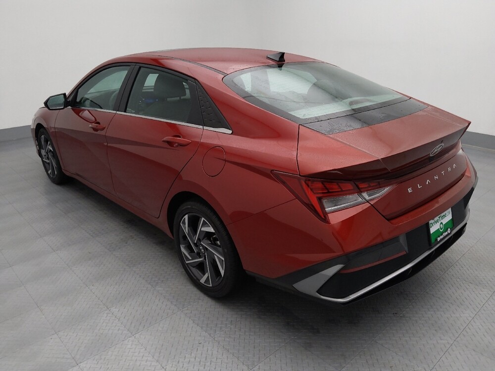 2025 Hyundai Elantra in Springfield, MO 65807 - 18117433 5