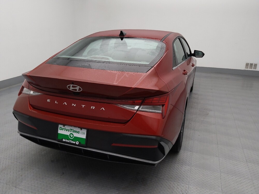 2025 Hyundai Elantra in Springfield, MO 65807 - 18117433 7
