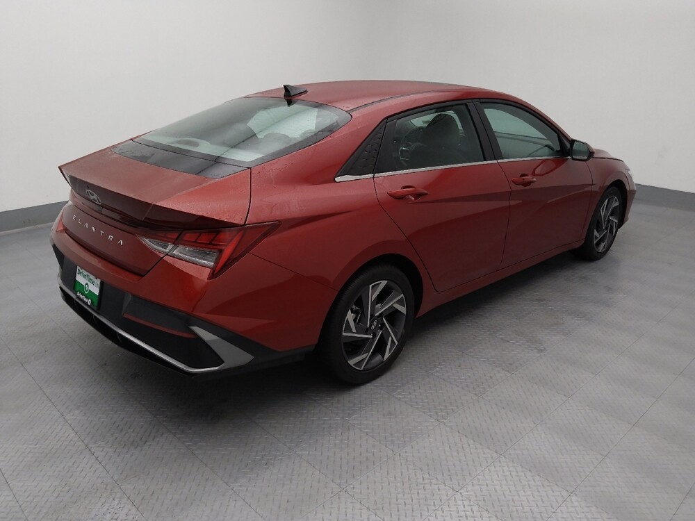 2025 Hyundai Elantra in Springfield, MO 65807 - 18117433 10