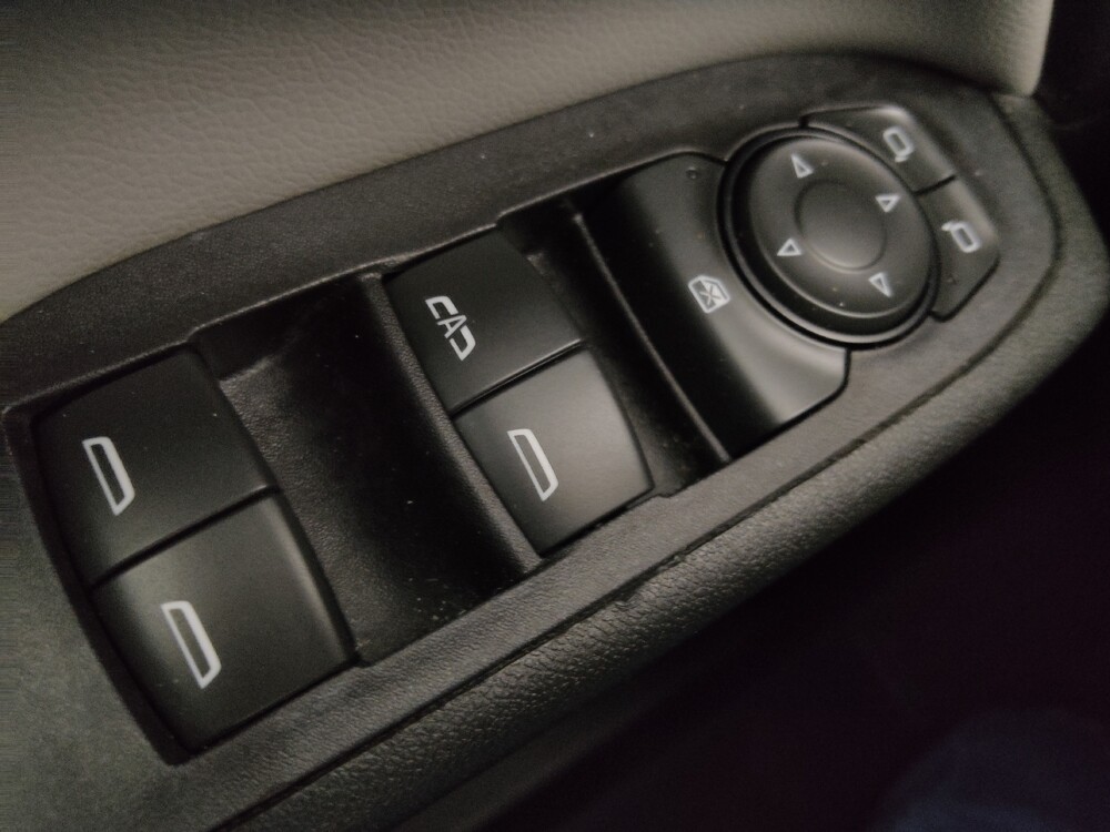 2022 Chevrolet Equinox in Lakewood, CO 80215 - 18117451 27