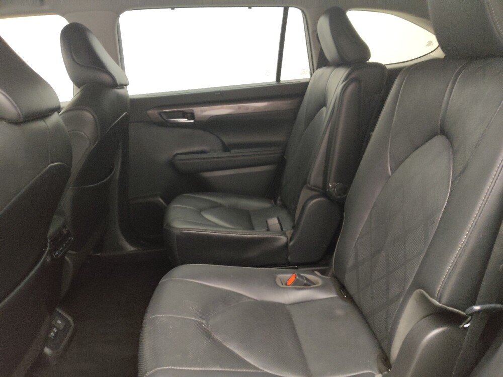 2020 Toyota Highlander in Lakewood, CO 80215 - 18117455 18
