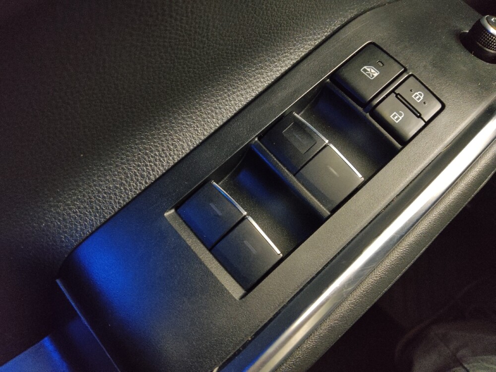 2020 Toyota Highlander in Lakewood, CO 80215 - 18117455 27