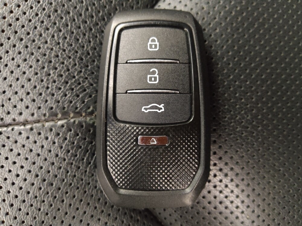 2020 Toyota Highlander in Lakewood, CO 80215 - 18117455 32