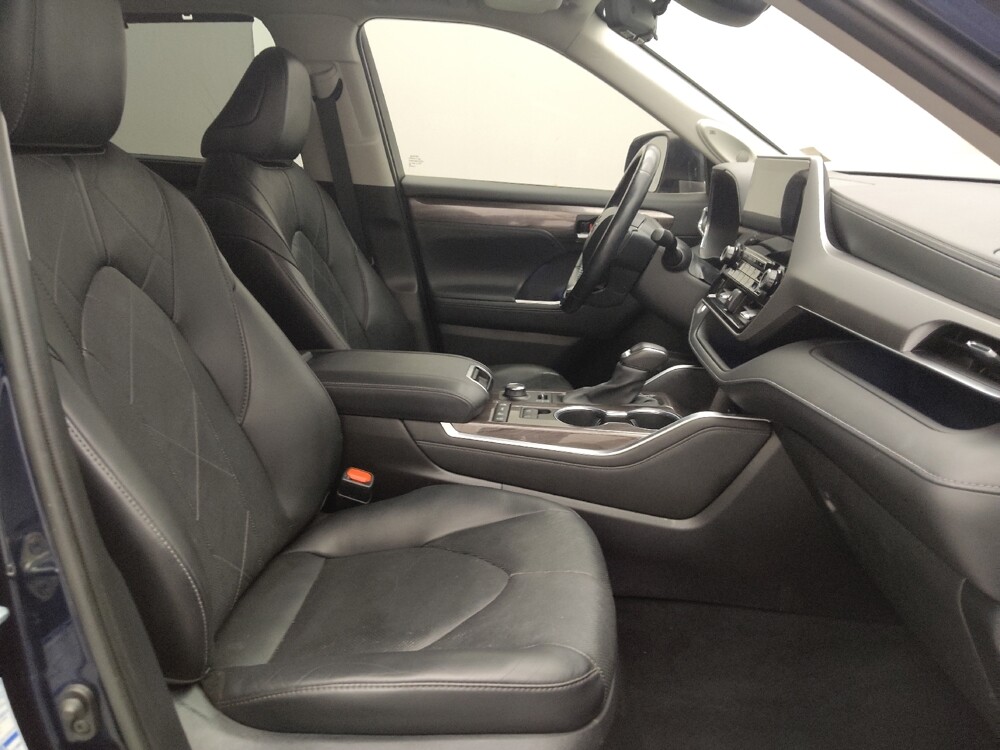 2020 Toyota Highlander in Lakewood, CO 80215 - 18117455 21