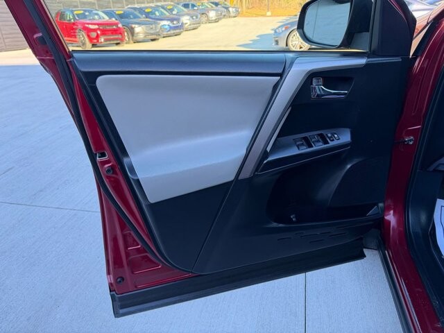 2018 Toyota RAV4 in Knoxville, TN 37920 - 18117460 7