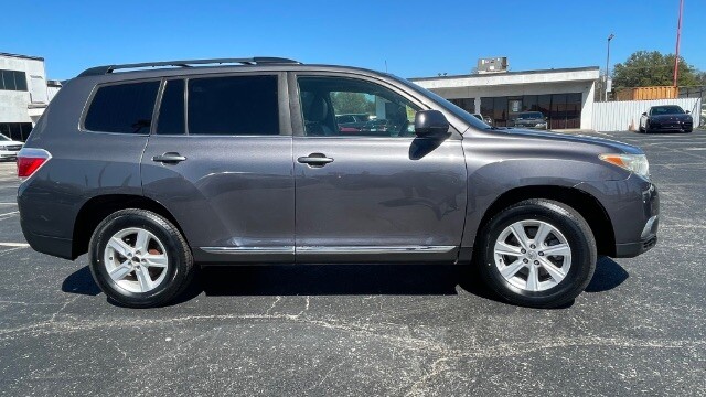 2011 Toyota Highlander in Dallas, TX 75228 - 18117468 4