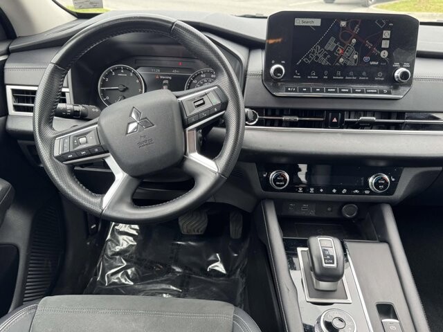 2024 Mitsubishi Outlander in Winchester, VA 22602 - 18117477 15