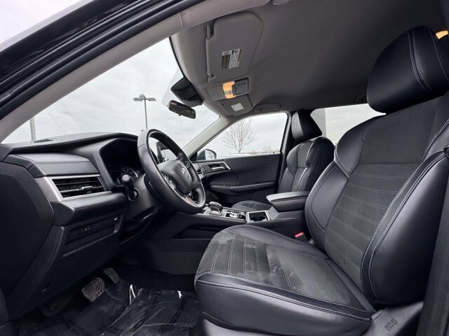 2024 Mitsubishi Outlander in Winchester, VA 22602 - 18117477 14