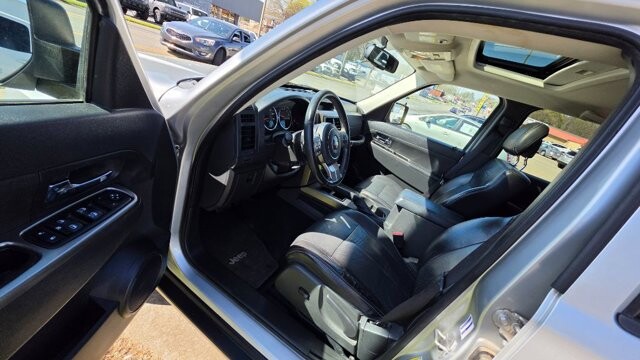 2012 Jeep Liberty in Cartersville, GA 30120 - 18117524 7