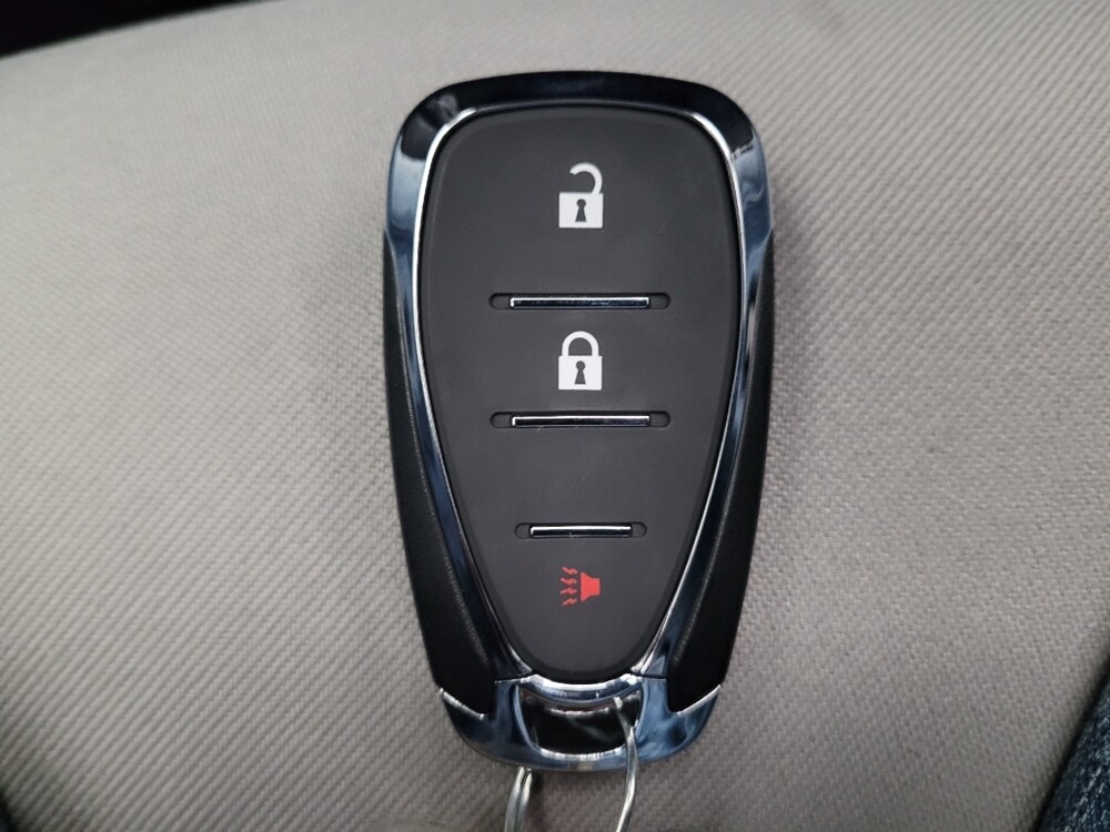 2020 Chevrolet Equinox in Montclair, CA 91763 - 18117527 32