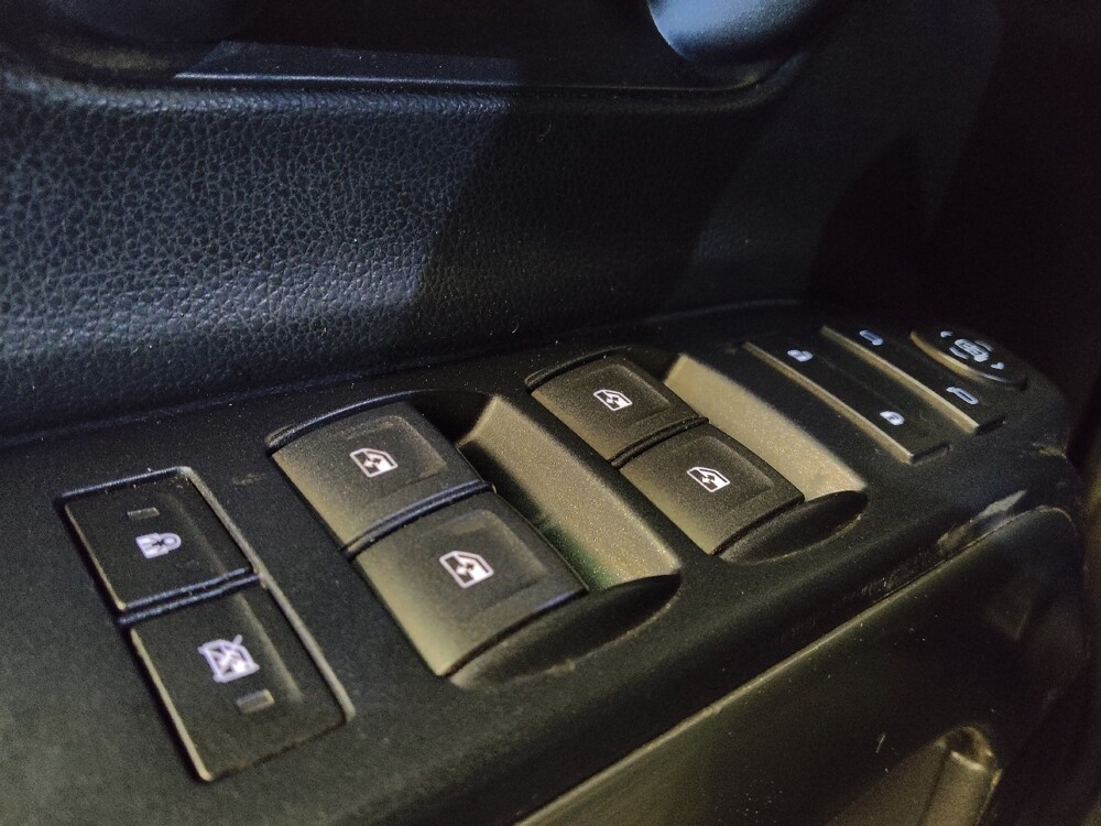 2018 Chevrolet Silverado 1500 in Glendale, AZ 85301 - 18117581 27