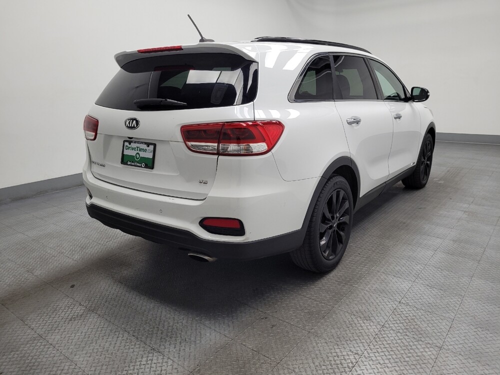 2019 Kia Sorento in Las Vegas, NV 89102 - 18117606 9