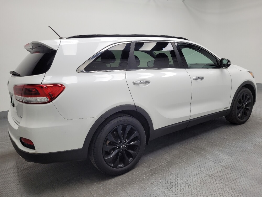 2019 Kia Sorento in Las Vegas, NV 89102 - 18117606 10