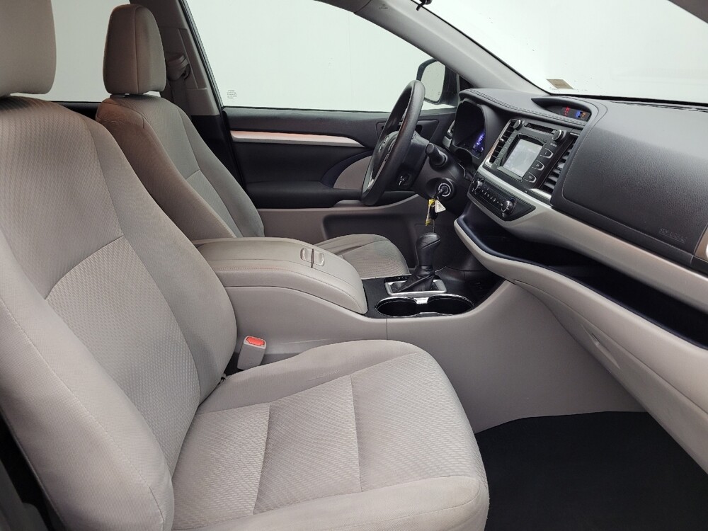 2019 Toyota Highlander in Greensboro, NC 27407 - 18117645 21