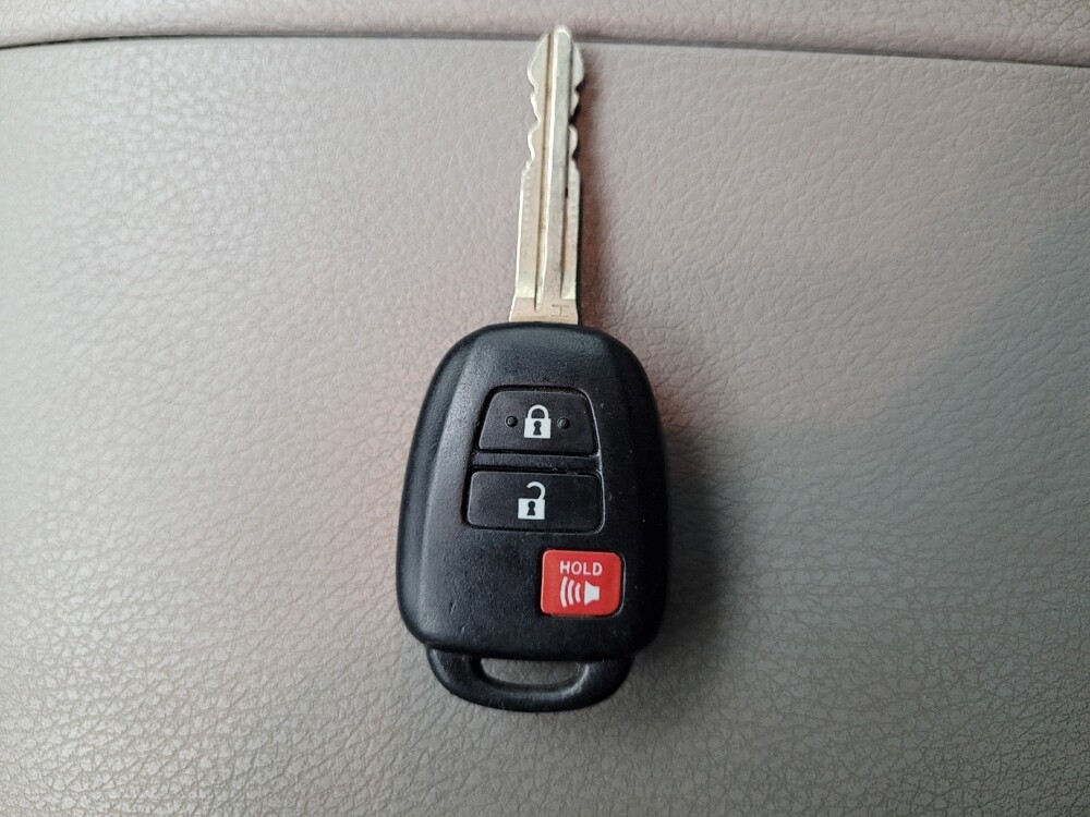 2019 Toyota Highlander in Greensboro, NC 27407 - 18117645 32