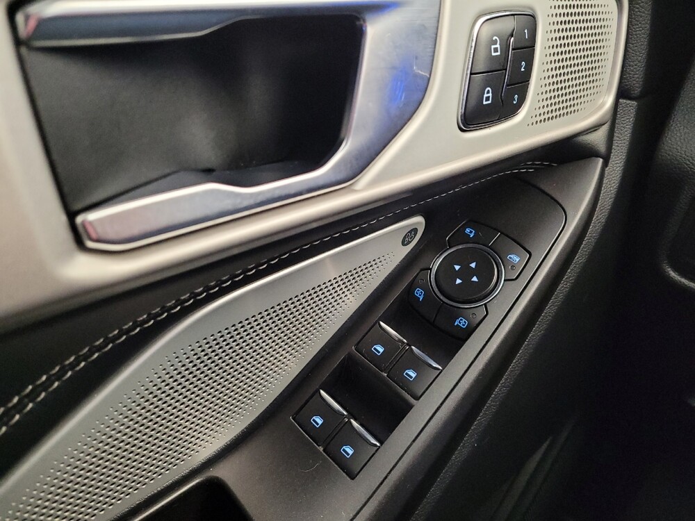 2020 Ford Explorer in Maple Heights, OH 44137 - 18117701 27