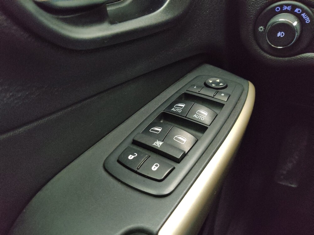 2018 Jeep Cherokee in Des Moines, IA 50310 - 18117748 27