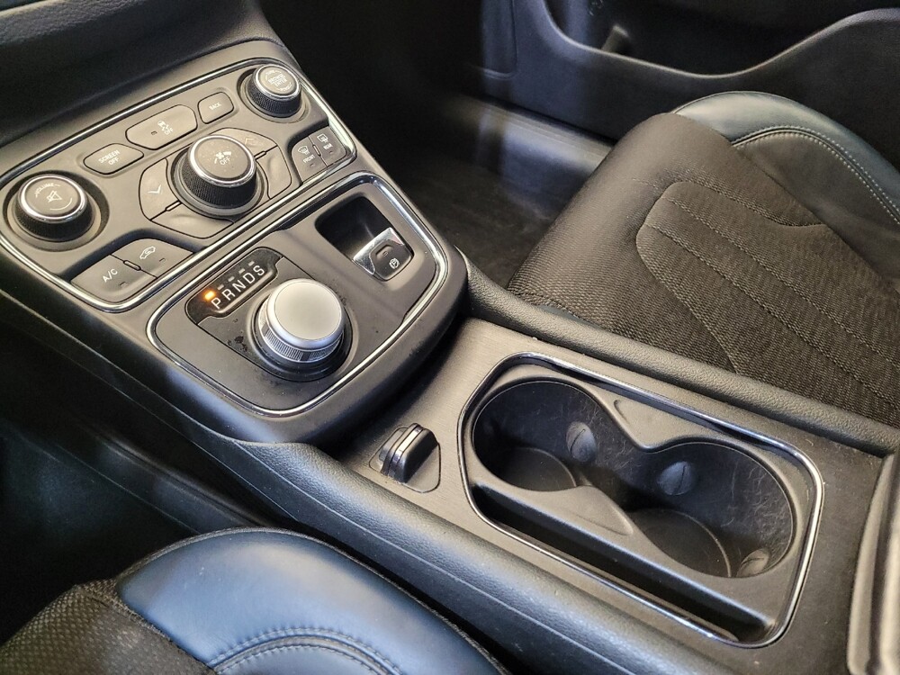 2015 Chrysler 200 in Columbus, OH 43228 - 18117860 26