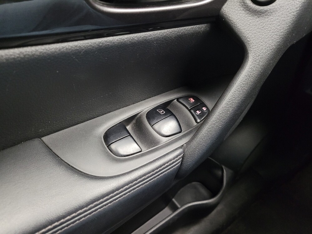 2018 Nissan Rogue in Taylor, MI 48180 - 18117898 27