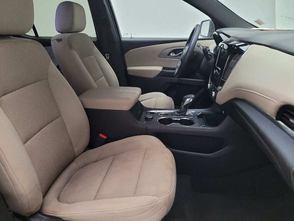 2022 Chevrolet Traverse in Downey, CA 90241 - 18117975 21