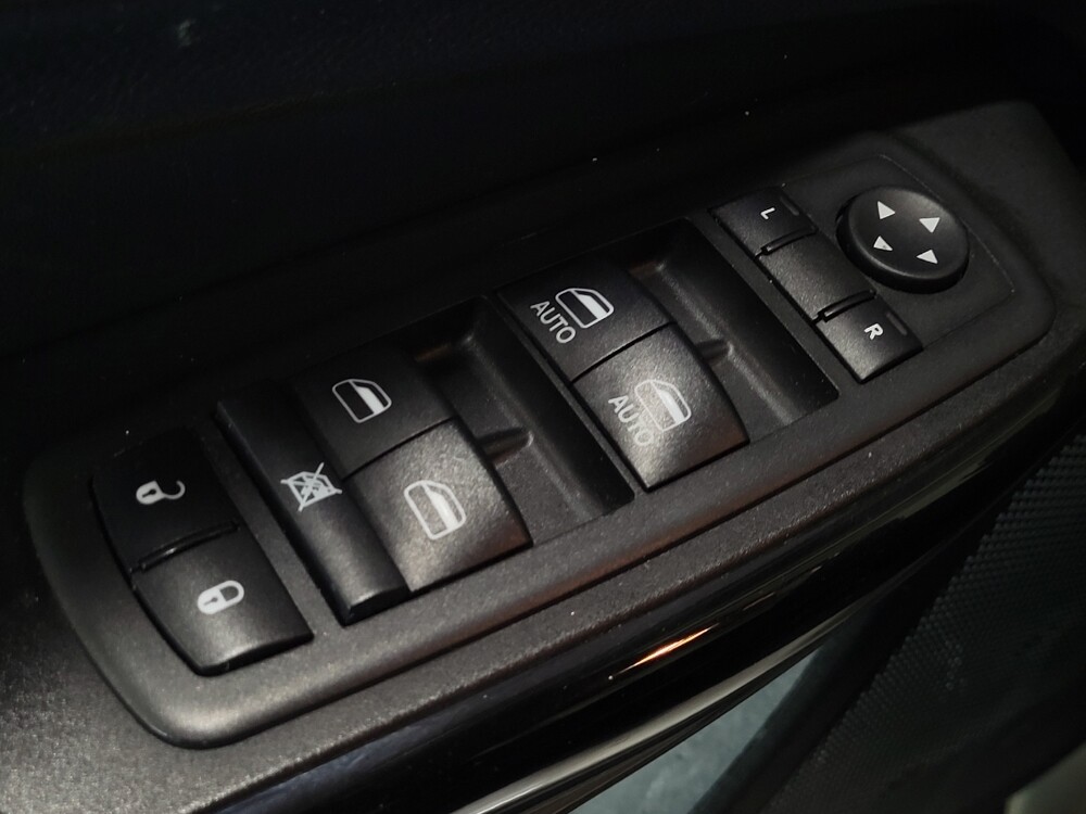 2019 Jeep Cherokee in Woodbridge, VA 22191 - 18117977 27