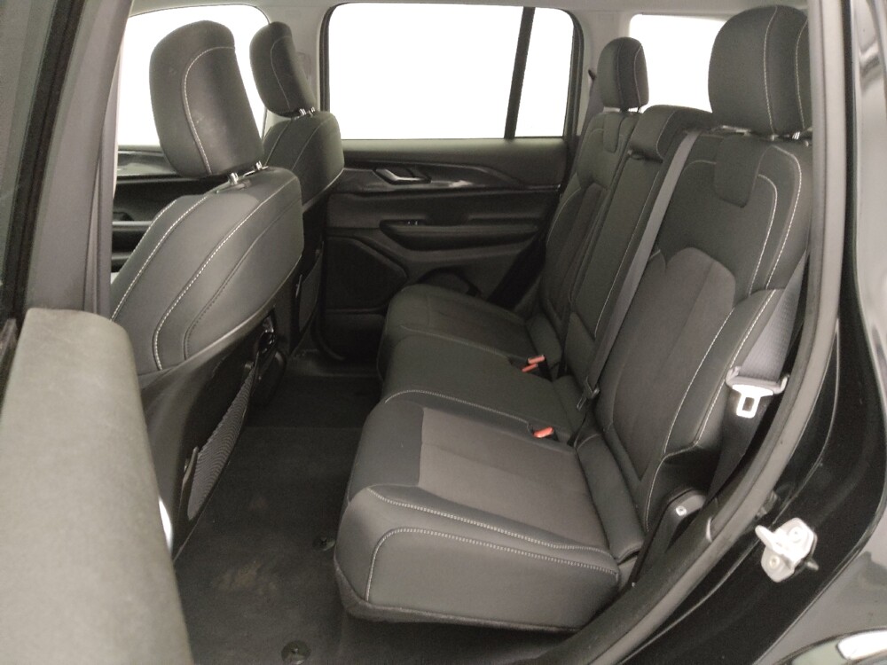 2023 Jeep Grand Cherokee in St. Louis, MO 63136 - 18118061 18