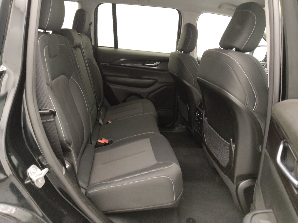 2023 Jeep Grand Cherokee in St. Louis, MO 63136 - 18118061 19