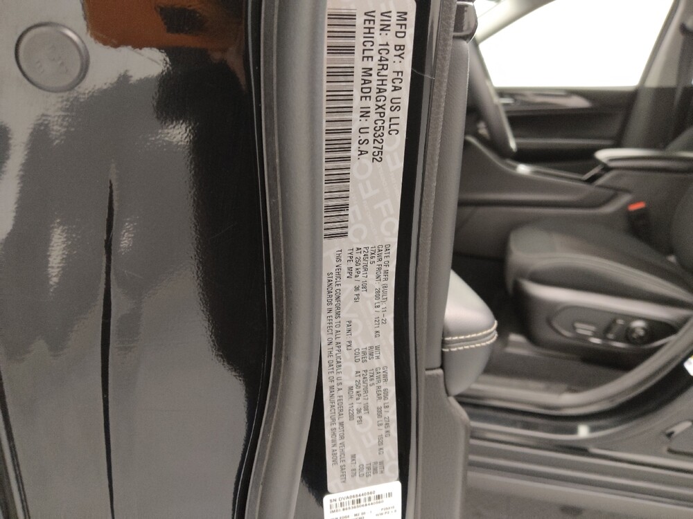 2023 Jeep Grand Cherokee in St. Louis, MO 63136 - 18118061 33