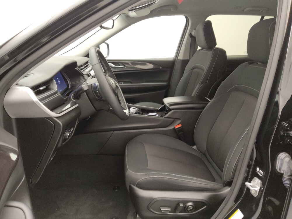 2023 Jeep Grand Cherokee in St. Louis, MO 63136 - 18118061 17