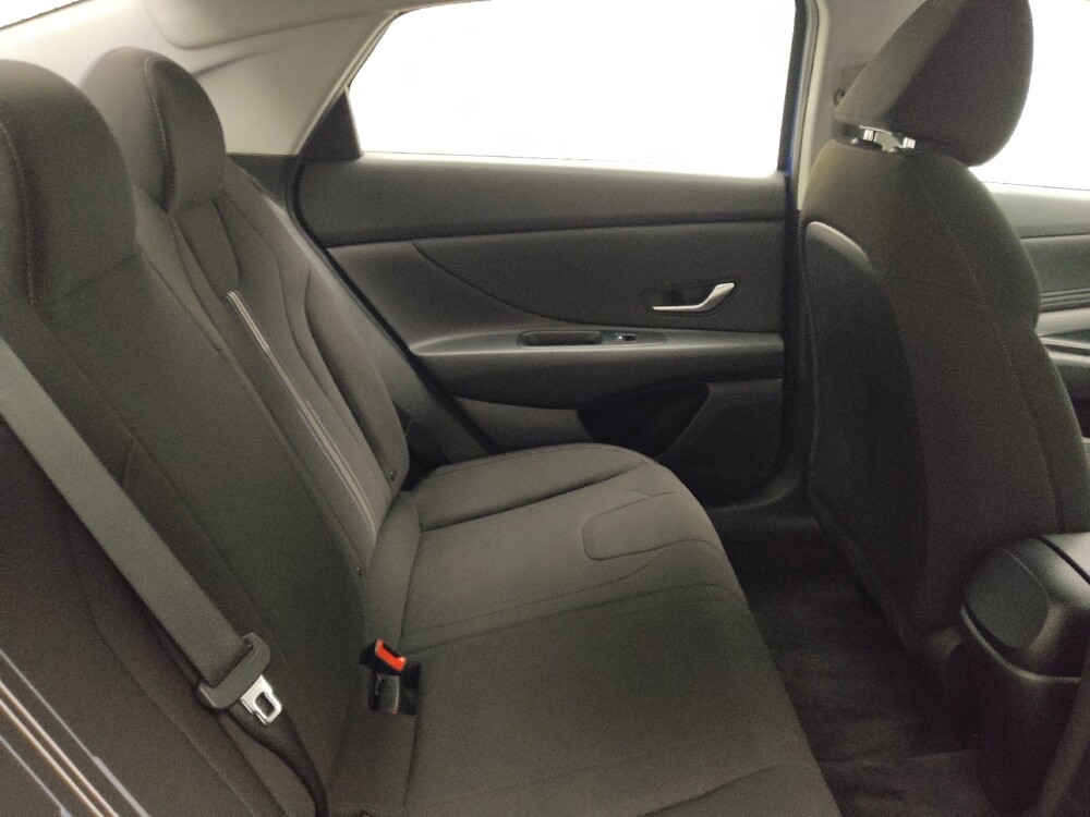 2023 Hyundai Elantra in Midlothian, IL 60445 - 18118076 19