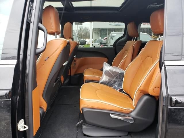 2026 Chrysler Pacifica in Bedford, OH 44146 - 18118165 8