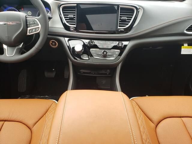 2026 Chrysler Pacifica in Bedford, OH 44146 - 18118165 9