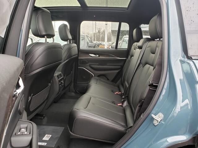 2026 Jeep Grand Cherokee in Bedford, OH 44146 - 18118167 8