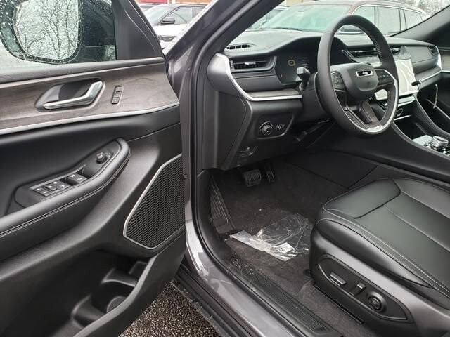 2026 Jeep Grand Cherokee L in Bedford, OH 44146 - 18118168 6