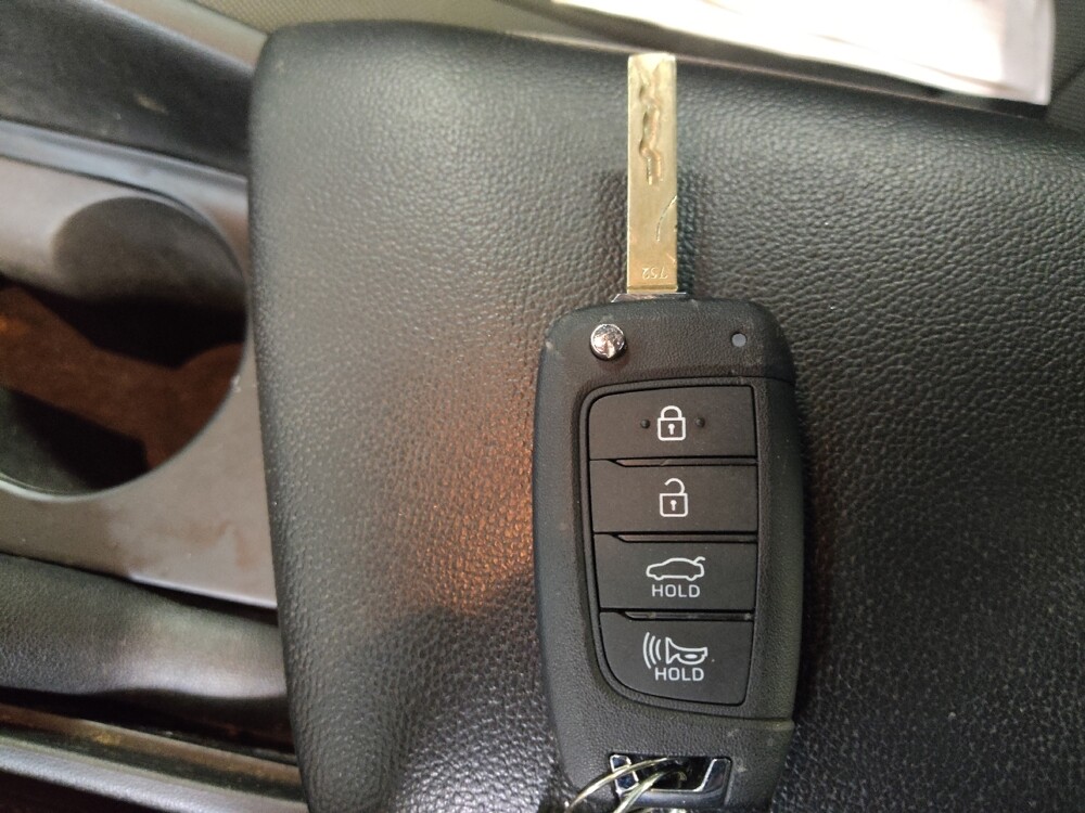 2025 Hyundai Elantra in Tampa, FL 33612 - 18118188 32